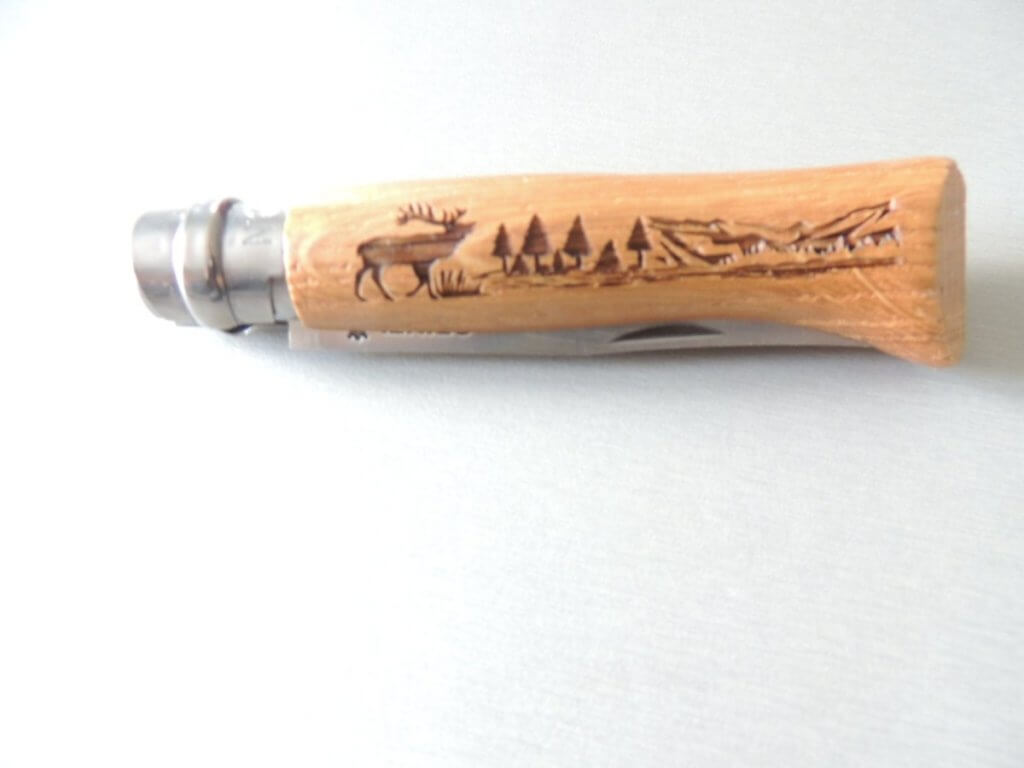 Opinel n08 decor gravé animalia cerf Coutellerie Henry