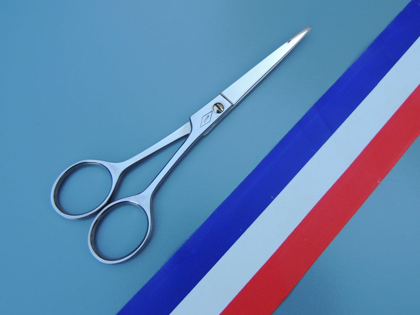 Ciseaux Coiffeur professionnels ERBE de 14 cm, à lames micro-dentées en  acier inox brossé de Solingen de très haute qualité - Le comptoir du Barbier